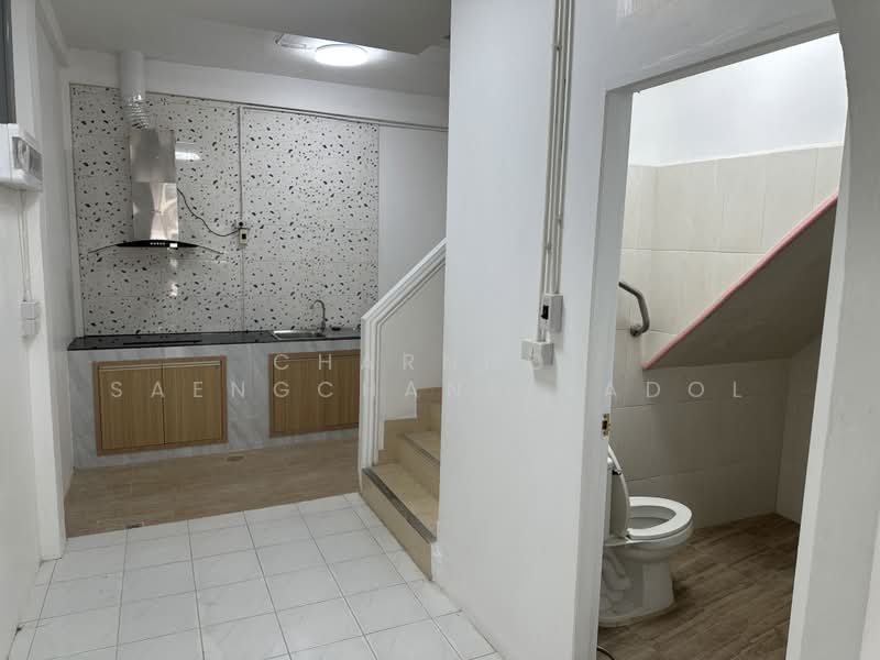 จรญสนทวงศ 41 ทาวนเฮาส 2 ชน ปนเกลา-จรญ, Bangkok, Bang Khun Non, Bangkok Noi, Bangkok, 2 Bedrooms, 150 sqm, Townhouse For Sale, by Charndol Saengchansivadol, 500462382 - DDproperty.com