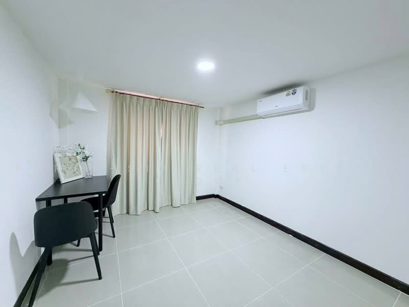 บานเดยวใหเชา ใจกลางหวยขวาง, Bangkok, ประชาราษฎร์บำเพ 17 แยก 8, Huai Khwang, Bangkok, 6 Bedrooms, 500 sqm, Single Detached House For Rent, by Forty-Six Real Estate Group, 500462421 - DDproperty.com