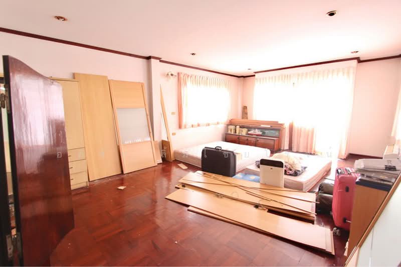 Ladawan Pinklao-Borommaratchachonnani, Bangkok, Borommaratchachonnani Road, Sala Thammasop, Thawi Watthana, Bangkok, 5 Bedrooms, 350 sqm, Single Detached House For Sale, by อภิชัย ลิ้มไชยโรจน์, 500462558 - DDproperty.com