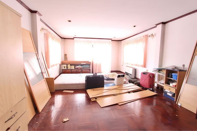 Ladawan Pinklao-Borommaratchachonnani, Bangkok, Borommaratchachonnani Road, Sala Thammasop, Thawi Watthana, Bangkok, 5 Bedrooms, 350 sqm, Single Detached House For Sale, by อภิชัย ลิ้มไชยโรจน์, 500462558 - DDproperty.com