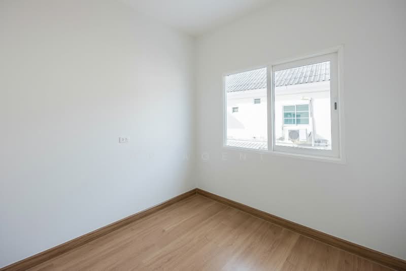 Golden Town Chalermprakiat - Suanluang, Bangkok, Soi Chaloem Phrakiat Rama 9 Soi 30 Yaek 14, Kanchanaphisek Road, Dok Mai, Prawet, Bangkok, 4 Bedrooms, 110 sqm, Townhouse For Sale, by NR AGENT, 500462744 - DDproperty.com