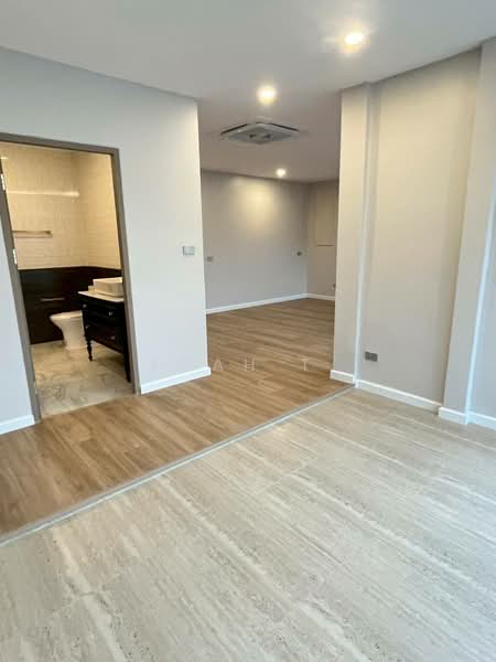 อาคารให้เช่า อ่อนนุช พระโขนง สุขุมวิท : Buildings for rent in On Nut, Phra Khanong, Sukhumvit, Bangkok, Phra Kanong, Khlong Toei, Bangkok, , 220 sqm, Shophouse For Rent, by TOAH T., 500462747 - DDproperty.com