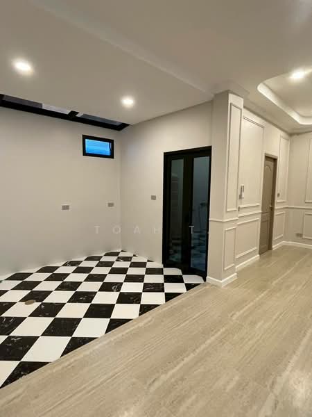 อาคารให้เช่า อ่อนนุช พระโขนง สุขุมวิท : Buildings for rent in On Nut, Phra Khanong, Sukhumvit, กรุงเทพ, พระโขนง, คลองเตย, กรุงเทพ, 220 ตร.ม., ตึกแถว-อาคารพาณิชย์ ให้เช่า, โดย TOAH T., 500462747 - DDproperty.com