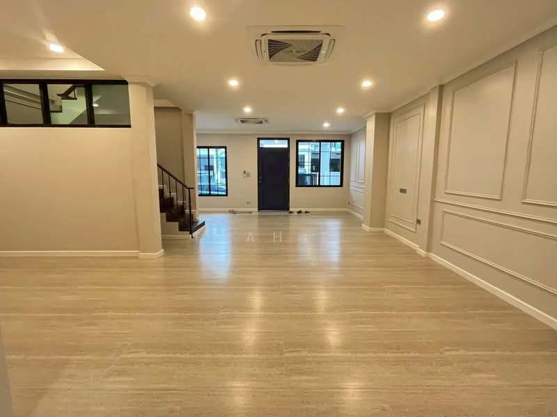 อาคารให้เช่า อ่อนนุช พระโขนง สุขุมวิท : Buildings for rent in On Nut, Phra Khanong, Sukhumvit, Bangkok, Phra Kanong, Khlong Toei, Bangkok, , 220 sqm, Shophouse For Rent, by TOAH T., 500462747 - DDproperty.com