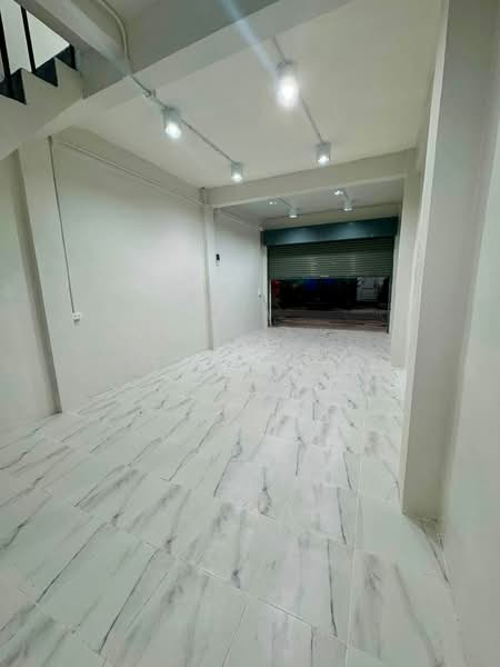 อาคารใหเชา สาทร ยานนาวา บางรก : Buildings for rent in Sathorn, Yannawa, Bang Rak:, กรุงเทพ, ยานนาวา, สาทร, กรุงเทพ, 180 ตร.ม., ตึกแถว-อาคารพาณิชย์ ให้เช่า, โดย TOAH T., 500462798 - DDproperty.com