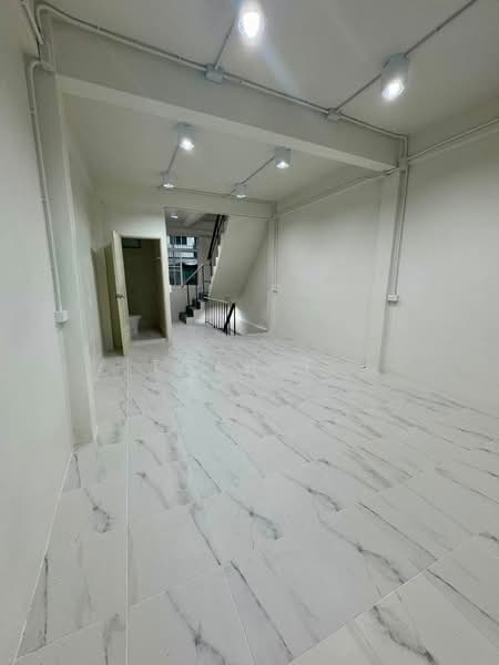 อาคารใหเชา สาทร ยานนาวา บางรก : Buildings for rent in Sathorn, Yannawa, Bang Rak:, Bangkok, Yan Nawa, Sathon, Bangkok, , 180 sqm, Shophouse For Rent, by TOAH T., 500462798 - DDproperty.com