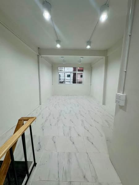 อาคารใหเชา สาทร ยานนาวา บางรก : Buildings for rent in Sathorn, Yannawa, Bang Rak:, กรุงเทพ, ยานนาวา, สาทร, กรุงเทพ, 180 ตร.ม., ตึกแถว-อาคารพาณิชย์ ให้เช่า, โดย TOAH T., 500462798 - DDproperty.com