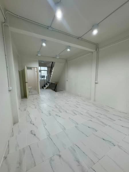 อาคารใหเชา สาทร ยานนาวา บางรก : Buildings for rent in Sathorn, Yannawa, Bang Rak:, กรุงเทพ, ยานนาวา, สาทร, กรุงเทพ, 180 ตร.ม., ตึกแถว-อาคารพาณิชย์ ให้เช่า, โดย TOAH T., 500462798 - DDproperty.com