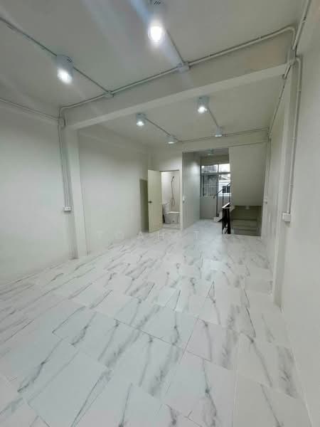 อาคารให้เช่า สาทร ยานนาวา บางรัก : Buildings for rent in Sathorn, Yannawa, Bang Rak:, กรุงเทพ, ยานนาวา, สาทร, กรุงเทพ, 180 ตร.ม., ตึกแถว-อาคารพาณิชย์ ให้เช่า, โดย TOAH T., 500462798 - DDproperty.com