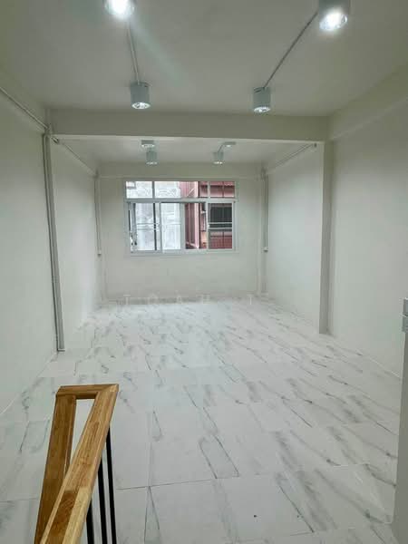 อาคารใหเชา สาทร ยานนาวา บางรก : Buildings for rent in Sathorn, Yannawa, Bang Rak:, กรุงเทพ, ยานนาวา, สาทร, กรุงเทพ, 180 ตร.ม., ตึกแถว-อาคารพาณิชย์ ให้เช่า, โดย TOAH T., 500462798 - DDproperty.com