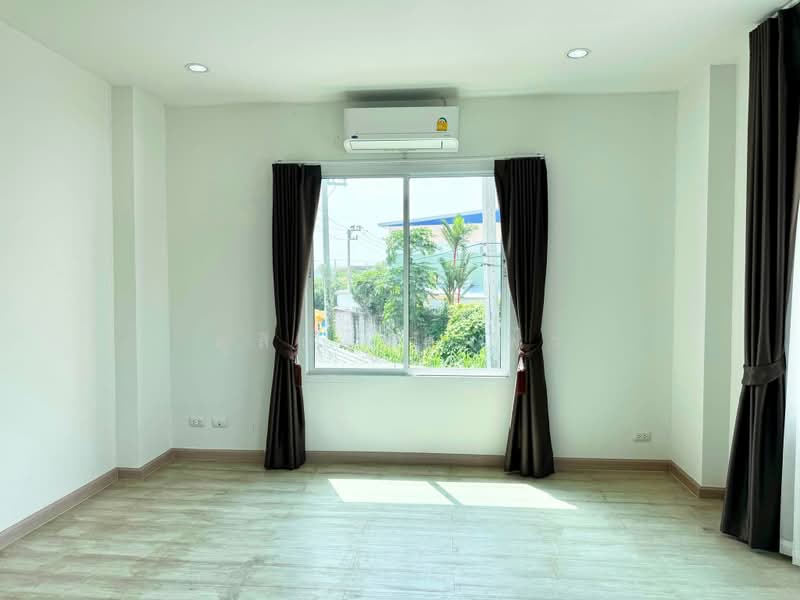 ใหเชาทาวนโฮม ม.เดอะเซนทรลไลฟ สวนเสอ ศรราชา, Chon Buri (Pattaya), Surasak, Si Racha, Chon Buri (Pattaya), 2 Bedrooms, 85 sqm, Townhouse For Rent, by Dusit Saengfa, 500462899 - DDproperty.com