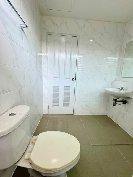 ใหเชาทาวนโฮม ม.เดอะเซนทรลไลฟ สวนเสอ ศรราชา, Chon Buri (Pattaya), Surasak, Si Racha, Chon Buri (Pattaya), 2 Bedrooms, 85 sqm, Townhouse For Rent, by Dusit Saengfa, 500462899 - DDproperty.com