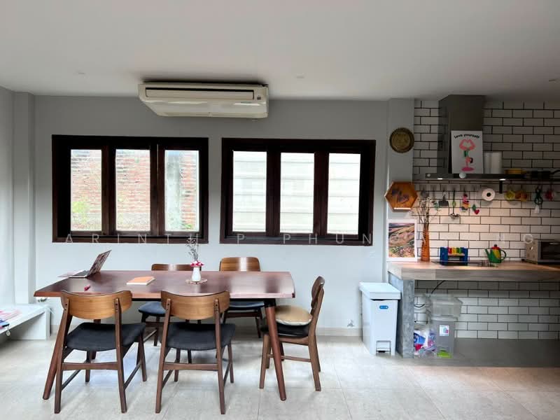 Two-story detached house for rent, corner unit, 2 bedrooms, at Chokchai 4 Soi 78, กรุงเทพ, ลาดพร้าว, ลาดพร้าว, กรุงเทพ, 350 ตร.ม., บ้านเดี่ยว ให้เช่า, โดย Charinthip Phungalong, 500463033 - DDproperty.com