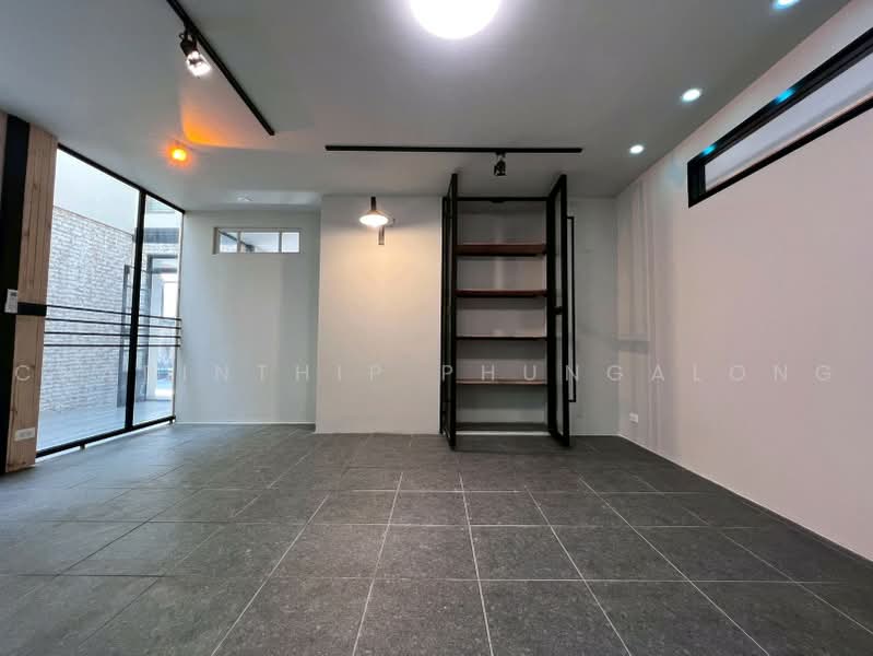Two-story detached house for rent, corner unit, 2 bedrooms, at Chokchai 4 Soi 78, Bangkok, Lat Phrao, Bangkok, 2 Bedrooms, 350 sqm, Single Detached House For Rent, by Charinthip Phungalong, 500463033 - DDproperty.com
