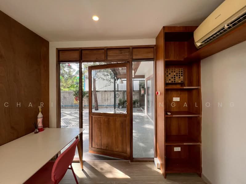 Two-story detached house for rent, corner unit, 2 bedrooms, at Chokchai 4 Soi 78, Bangkok, Lat Phrao, Bangkok, 2 Bedrooms, 350 sqm, Single Detached House For Rent, by Charinthip Phungalong, 500463033 - DDproperty.com