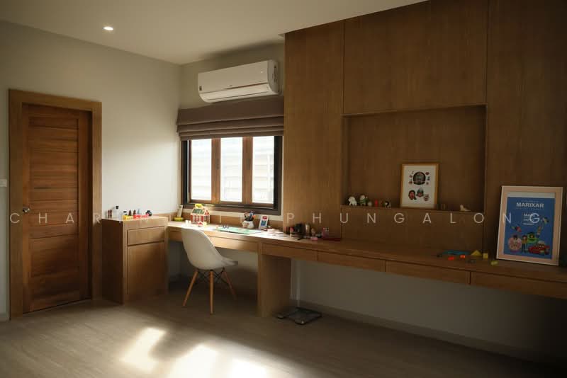 Two-story detached house for rent, corner unit, 2 bedrooms, at Chokchai 4 Soi 78, Bangkok, Lat Phrao, Bangkok, 2 Bedrooms, 350 sqm, Single Detached House For Rent, by Charinthip Phungalong, 500463033 - DDproperty.com