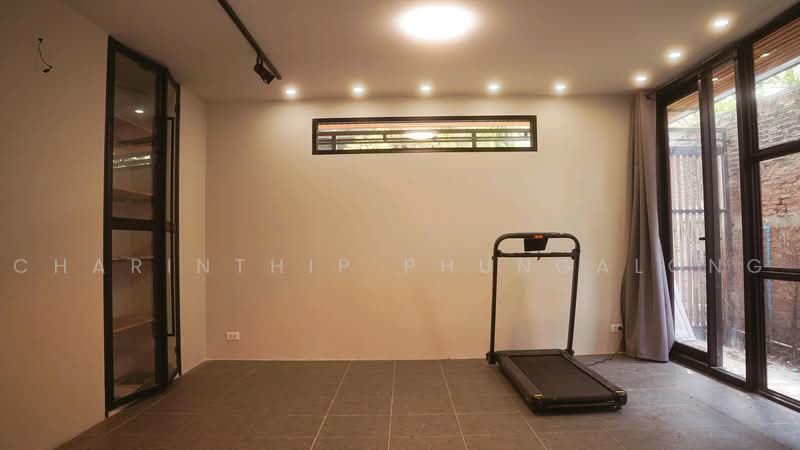 Two-story detached house for rent, corner unit, 2 bedrooms, at Chokchai 4 Soi 78, กรุงเทพ, ลาดพร้าว, ลาดพร้าว, กรุงเทพ, 350 ตร.ม., บ้านเดี่ยว ให้เช่า, โดย Charinthip Phungalong, 500463033 - DDproperty.com
