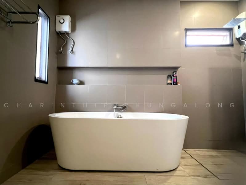 Two-story detached house for rent, corner unit, 2 bedrooms, at Chokchai 4 Soi 78, Bangkok, Lat Phrao, Bangkok, 2 Bedrooms, 350 sqm, Single Detached House For Rent, by Charinthip Phungalong, 500463033 - DDproperty.com