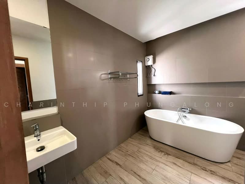 Two-story detached house for rent, corner unit, 2 bedrooms, at Chokchai 4 Soi 78, กรุงเทพ, ลาดพร้าว, ลาดพร้าว, กรุงเทพ, 350 ตร.ม., บ้านเดี่ยว ให้เช่า, โดย Charinthip Phungalong, 500463033 - DDproperty.com