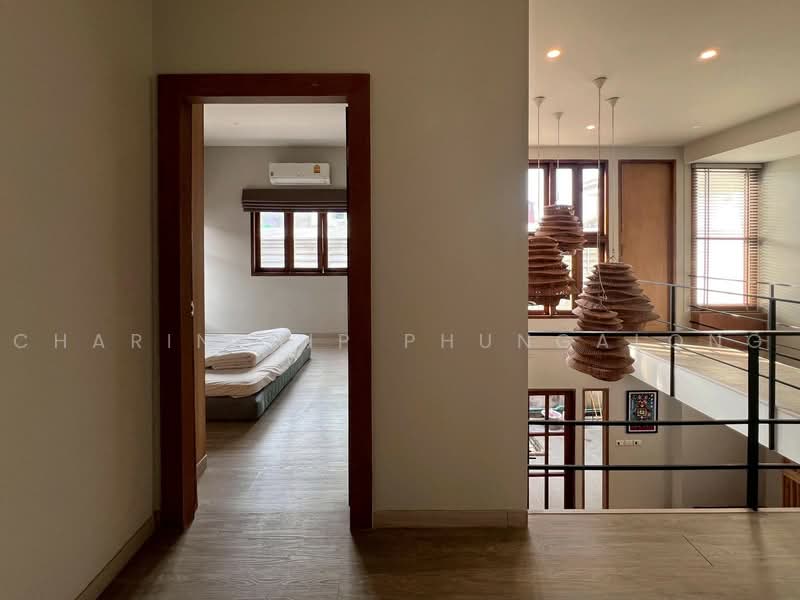 Two-story detached house for rent, corner unit, 2 bedrooms, at Chokchai 4 Soi 78, กรุงเทพ, ลาดพร้าว, ลาดพร้าว, กรุงเทพ, 350 ตร.ม., บ้านเดี่ยว ให้เช่า, โดย Charinthip Phungalong, 500463033 - DDproperty.com