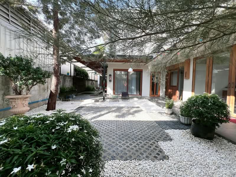 Two-story detached house for rent, corner unit, 2 bedrooms, at Chokchai 4 Soi 78, กรุงเทพ, ลาดพร้าว, ลาดพร้าว, กรุงเทพ, 350 ตร.ม., บ้านเดี่ยว ให้เช่า, โดย Charinthip Phungalong, 500463033 - DDproperty.com