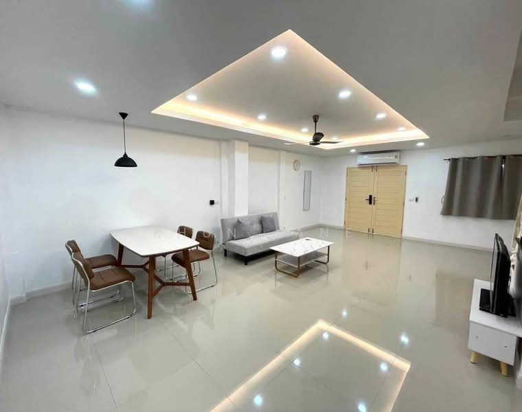 ทาวนเฮาส ใหเชา หางจาก BTS ออนนช 400 เมตร (SPSJP551), กรุงเทพ, สุขุมวิท81, บางจาก, พระโขนง, กรุงเทพ, 140 ตร.ม., ทาวน์เฮ้าส์ ให้เช่า, โดย Khun Jane, 500463110 - DDproperty.com