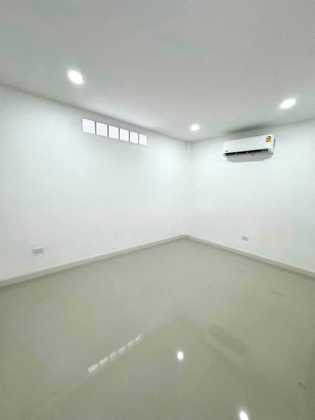 Townhouse for Rent – Only 400 m from BTS On Nut (SPSJP551), Bangkok, สุขุมวิท81, Bang Chak, Phra Khanong, Bangkok, 2 Bedrooms, 140 sqm, Townhouse For Rent, by Khun Jane, 500463110 - DDproperty.com