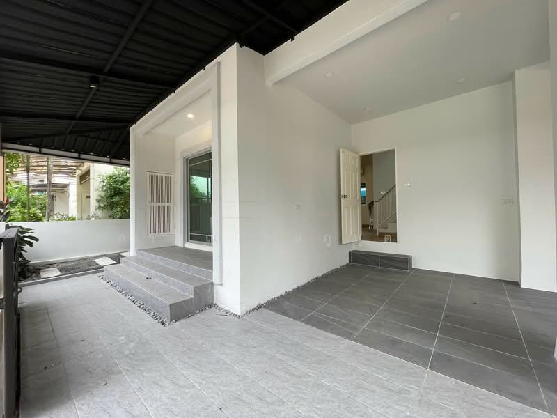 หมู่บ้านพร้อมพัฒน์ 1, Bangkok, Sam Wa Tawan Tok, Khlong Sam Wa, Bangkok, 3 Bedrooms, 140 sqm, Semi-Detached House (Twin House) For Sale, by การุณ ชมภูบุตร, 500463163 - DDproperty.com