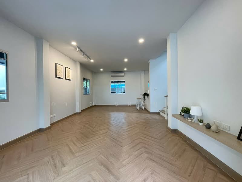 หมู่บ้านพร้อมพัฒน์ 1, Bangkok, Sam Wa Tawan Tok, Khlong Sam Wa, Bangkok, 3 Bedrooms, 140 sqm, Semi-Detached House (Twin House) For Sale, by การุณ ชมภูบุตร, 500463163 - DDproperty.com