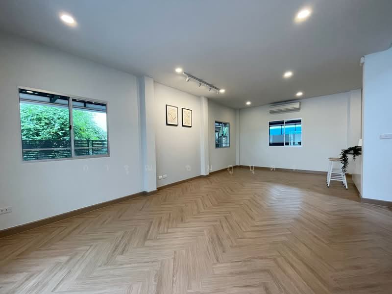 หมู่บ้านพร้อมพัฒน์ 1, Bangkok, Sam Wa Tawan Tok, Khlong Sam Wa, Bangkok, 3 Bedrooms, 140 sqm, Semi-Detached House (Twin House) For Sale, by การุณ ชมภูบุตร, 500463163 - DDproperty.com