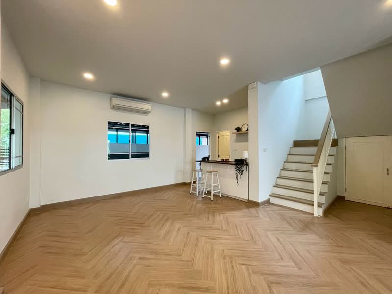 หมู่บ้านพร้อมพัฒน์ 1, Bangkok, Sam Wa Tawan Tok, Khlong Sam Wa, Bangkok, 3 Bedrooms, 140 sqm, Semi-Detached House (Twin House) For Sale, by การุณ ชมภูบุตร, 500463163 - DDproperty.com