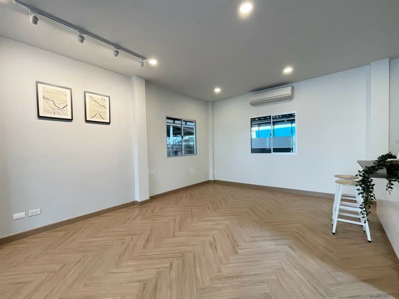 หมู่บ้านพร้อมพัฒน์ 1, Bangkok, Sam Wa Tawan Tok, Khlong Sam Wa, Bangkok, 3 Bedrooms, 140 sqm, Semi-Detached House (Twin House) For Sale, by การุณ ชมภูบุตร, 500463163 - DDproperty.com