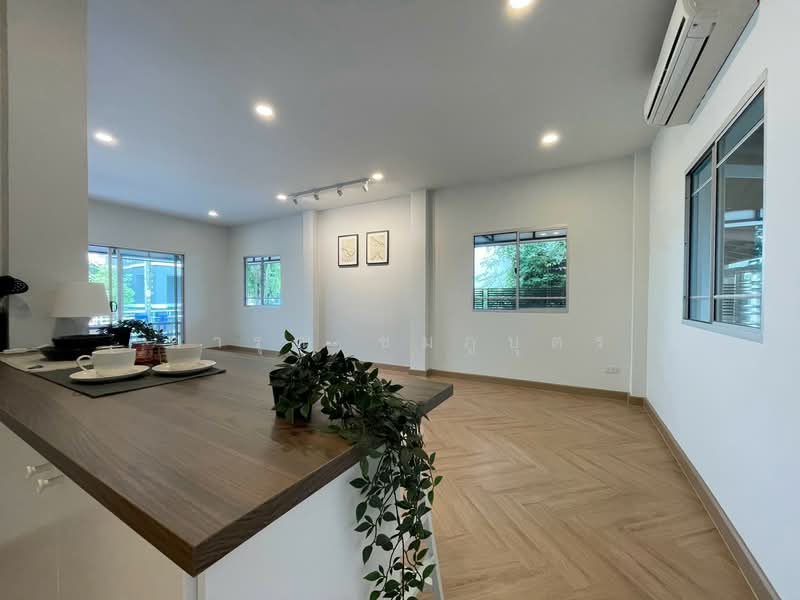หมู่บ้านพร้อมพัฒน์ 1, Bangkok, Sam Wa Tawan Tok, Khlong Sam Wa, Bangkok, 3 Bedrooms, 140 sqm, Semi-Detached House (Twin House) For Sale, by การุณ ชมภูบุตร, 500463163 - DDproperty.com