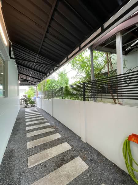หมู่บ้านพร้อมพัฒน์ 1, Bangkok, Sam Wa Tawan Tok, Khlong Sam Wa, Bangkok, 3 Bedrooms, 140 sqm, Semi-Detached House (Twin House) For Sale, by การุณ ชมภูบุตร, 500463163 - DDproperty.com