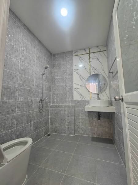 Resale townhouses, newly renovated, on Nong Yai Bu - Sriracha road, Chon Buri (Pattaya), Surasak, Si Racha, Chon Buri (Pattaya), 2 Bedrooms, 72 sqm, Townhouse For Sale, by A House Property Co.,Ltd., 500463186 - DDproperty.com
