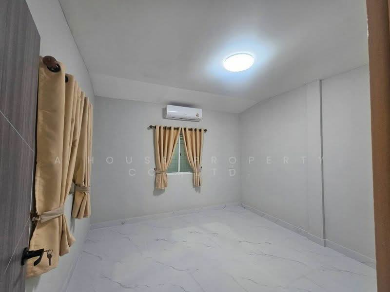 Resale townhouses, newly renovated, on Nong Yai Bu - Sriracha road, Chon Buri (Pattaya), Surasak, Si Racha, Chon Buri (Pattaya), 2 Bedrooms, 72 sqm, Townhouse For Sale, by A House Property Co.,Ltd., 500463186 - DDproperty.com