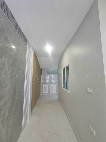 Resale townhouses, newly renovated, on Nong Yai Bu - Sriracha road, Chon Buri (Pattaya), Surasak, Si Racha, Chon Buri (Pattaya), 2 Bedrooms, 72 sqm, Townhouse For Sale, by A House Property Co.,Ltd., 500463186 - DDproperty.com