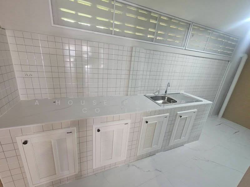 Resale townhouses, newly renovated, on Nong Yai Bu - Sriracha road, Chon Buri (Pattaya), Surasak, Si Racha, Chon Buri (Pattaya), 2 Bedrooms, 72 sqm, Townhouse For Sale, by A House Property Co.,Ltd., 500463186 - DDproperty.com