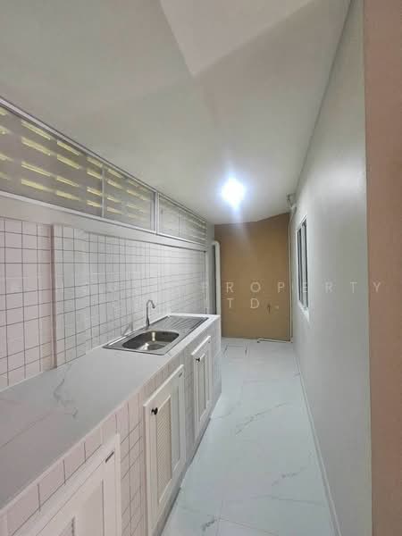 Resale townhouses, newly renovated, on Nong Yai Bu - Sriracha road, Chon Buri (Pattaya), Surasak, Si Racha, Chon Buri (Pattaya), 2 Bedrooms, 72 sqm, Townhouse For Sale, by A House Property Co.,Ltd., 500463186 - DDproperty.com