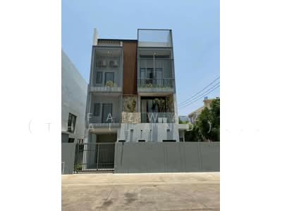 ขาย - ขายบ้านหรู 4 ห้องนอน กรุงเทพกรีฑา พื้นที่ 406 ตร.ม. บ้านใหม่พร้อมอยู่, กรุงเทพ