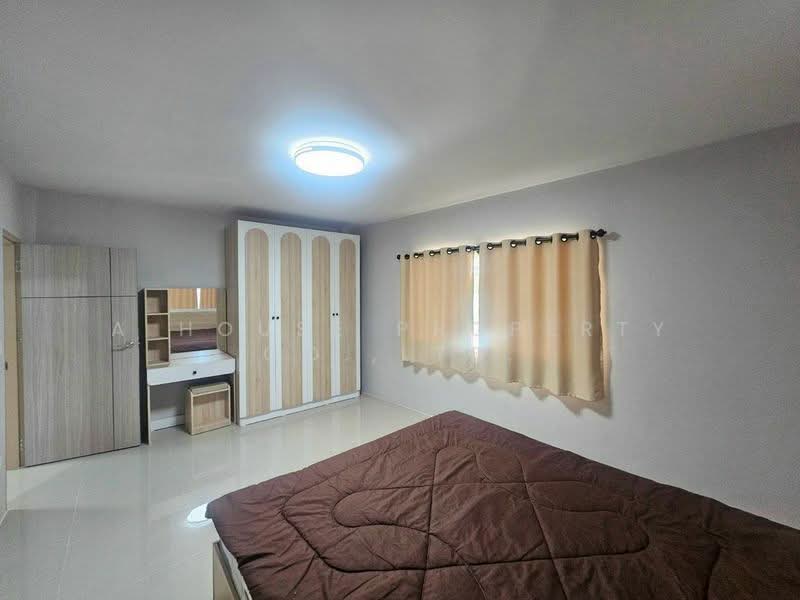 Corner townhouse for sale near Assumption Sriracha School, Chon Buri (Pattaya), Surasak, Si Racha, Chon Buri (Pattaya), 4 Bedrooms, 160 sqm, Townhouse For Sale, by A House Property Co.,Ltd., 500463232 - DDproperty.com