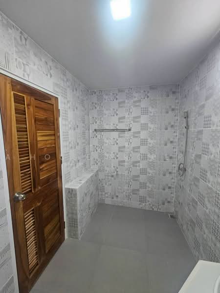 Corner townhouse for sale near Assumption Sriracha School, Chon Buri (Pattaya), Surasak, Si Racha, Chon Buri (Pattaya), 4 Bedrooms, 160 sqm, Townhouse For Sale, by A House Property Co.,Ltd., 500463232 - DDproperty.com