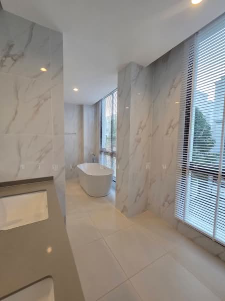 Aerie Srinakarin-Krungthepkreetha, Bangkok, Srinakarin - Romklao Road, Khlong Song Ton Nun, Lat Krabang, Bangkok, 5 Bedrooms, 390 sqm, Single Detached House For Rent, by ขวัญเรือน ดีนาน, 500463288 - DDproperty.com