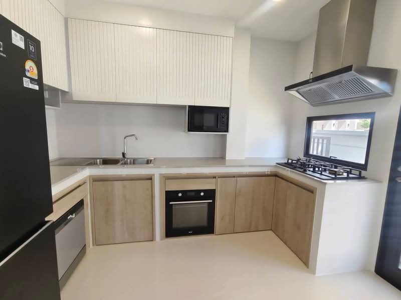 Aerie Srinakarin-Krungthepkreetha, Bangkok, Srinakarin - Romklao Road, Khlong Song Ton Nun, Lat Krabang, Bangkok, 5 Bedrooms, 390 sqm, Single Detached House For Rent, by ขวัญเรือน ดีนาน, 500463288 - DDproperty.com