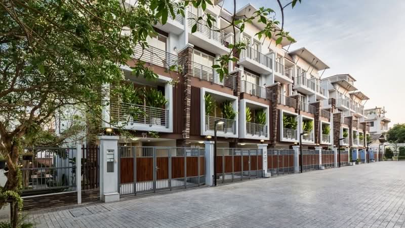 4.5-Story Luxury Townhome at Luxx Ville Sathupradit 12 (Plot A2 - Fully Furnished Show Unit), Bangkok, สาธุประดิษฐ์ 12, Thung Wat Don, Sathon, Bangkok, 3 Bedrooms, 312 sqm, Townhouse For Sale, by ธีรนุช ธีระวาทิน, 500463297 - DDproperty.com