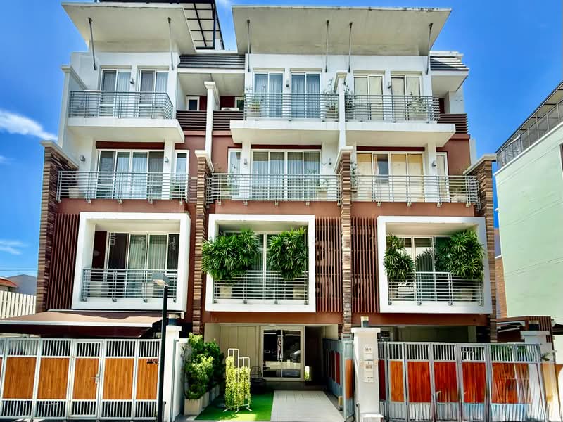 4.5-Story Luxury Townhome at Luxx Ville Sathupradit 12 (Plot A2 - Fully Furnished Show Unit), Bangkok, สาธุประดิษฐ์ 12, Thung Wat Don, Sathon, Bangkok, 3 Bedrooms, 312 sqm, Townhouse For Sale, by ธีรนุช ธีระวาทิน, 500463297 - DDproperty.com