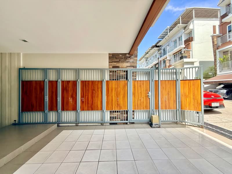 4.5-Story Luxury Townhome at Luxx Ville Sathupradit 12 (Plot A2 - Fully Furnished Show Unit), Bangkok, สาธุประดิษฐ์ 12, Thung Wat Don, Sathon, Bangkok, 3 Bedrooms, 312 sqm, Townhouse For Sale, by ธีรนุช ธีระวาทิน, 500463297 - DDproperty.com