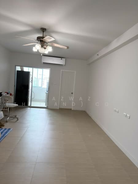 Supalai Park Srinakarin, Bangkok, 688 Srinakarin Road, Nong Bon, Prawet, Bangkok, Studio, 37 sqm, Condo For Sale, by Fazwaz (Thailand) Co., Ltd., 500463332 - DDproperty.com