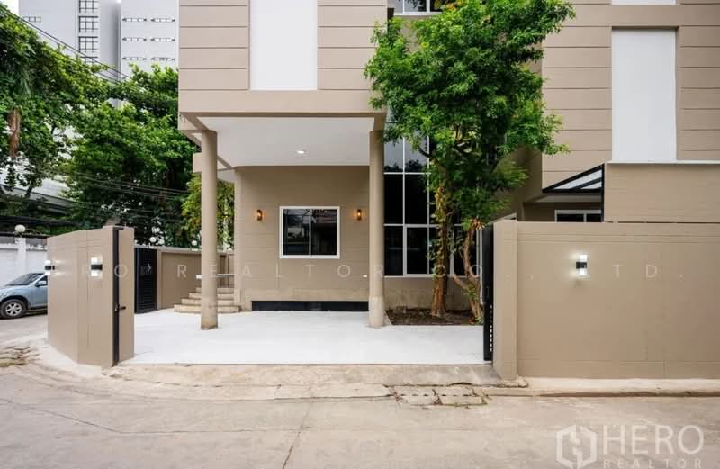 For Rent 5 Bedroom Detached House Near BTS Mochit Bangkok HRE01152, กรุงเทพ, จตุจักร, จตุจักร, กรุงเทพ, 375 ตร.ม., บ้านเดี่ยว ให้เช่า, โดย Hero Realtor Co., Ltd., 500463336 - DDproperty.com