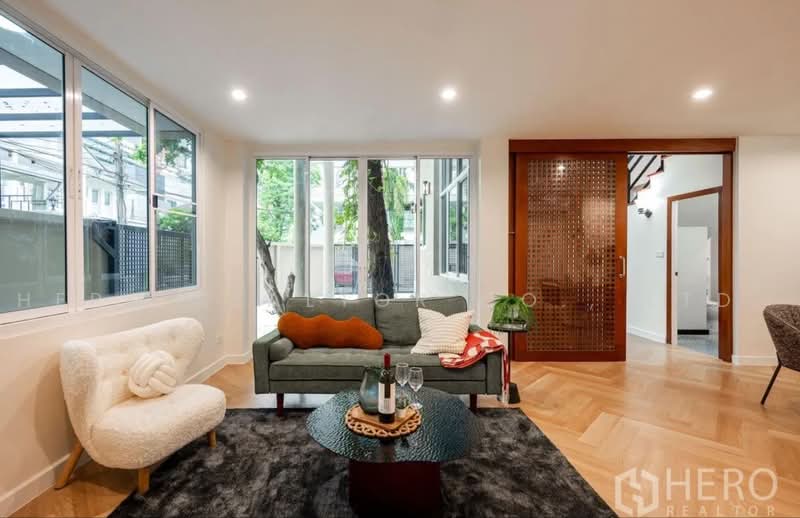 For Rent 5 Bedroom Detached House Near BTS Mochit Bangkok HRE01152, กรุงเทพ, จตุจักร, จตุจักร, กรุงเทพ, 375 ตร.ม., บ้านเดี่ยว ให้เช่า, โดย Hero Realtor Co., Ltd., 500463336 - DDproperty.com